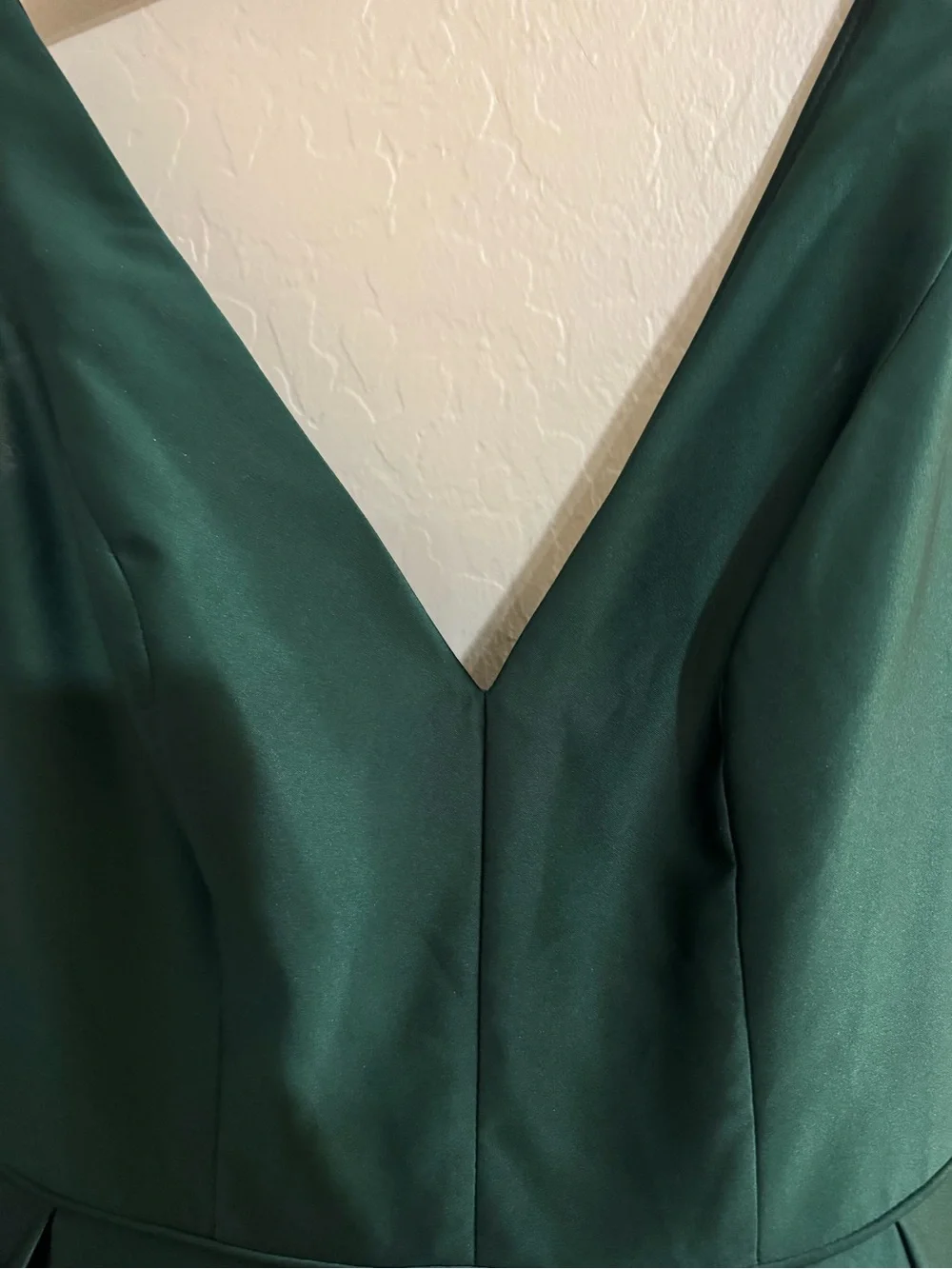 Betsy&Adam Elegant Deep Green V-Neck Evening Gown size 4 - Picture 4 of 8